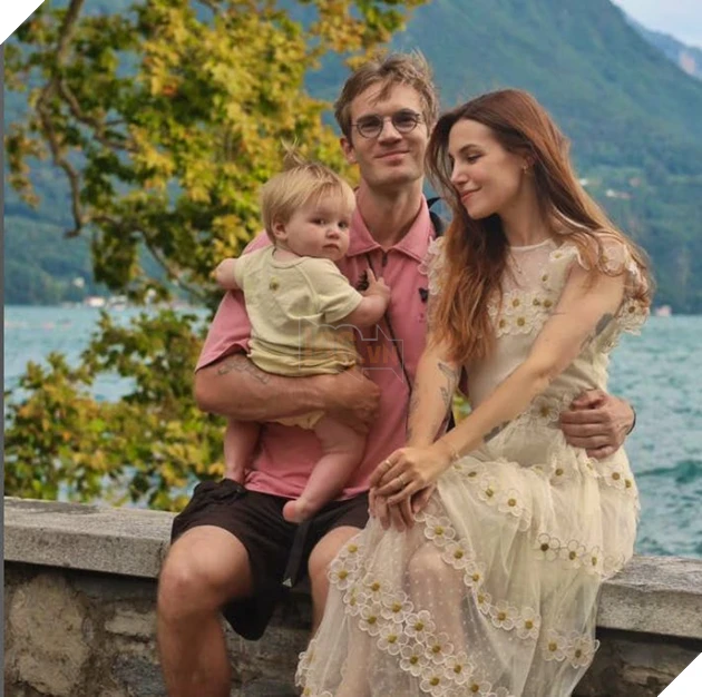 PewDiePie và chương mới tại Nhật Bản: Khi "vị vua YouTube" rời bỏ hào quang để tìm kiếm hạnh phúc đích thực PewDiePie và chương mới tại Nhật Bản: Khi "vị vua YouTube" rời bỏ hào quang để tìm kiếm hạnh phúc đích thực