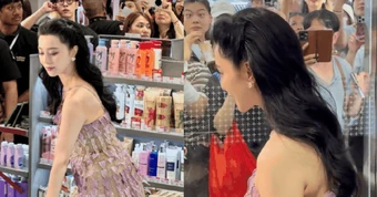 Phạm Băng Băng đi bán mặt nạ ở siêu thị: Nhan sắc thật khiến đám đông tròn mắt, đứng hình kinh ngạc