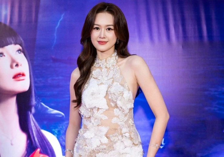 Phản ứng của diễn viên Anh Đức khi vợ kém 12 tuổi đóng cảnh hôn Quốc Trường