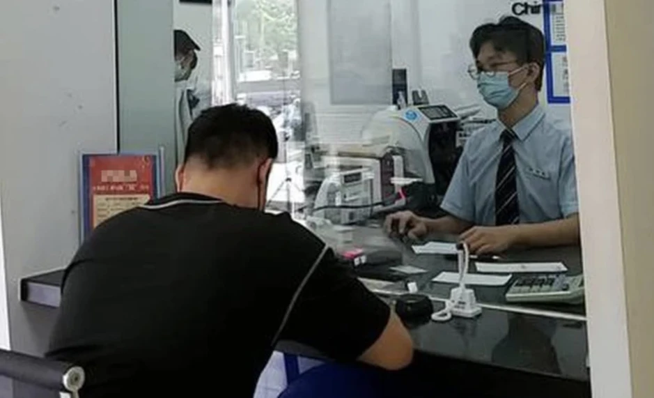 Phát hiện người đàn ông sở hữu tới 303 tài khoản tiết kiệm