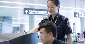 Phát hiện nhiều người chi 158 triệu để “chạy” công việc trực tàu lương 9 triệu, trực đêm liên tục: Cảnh sát vào cuộc