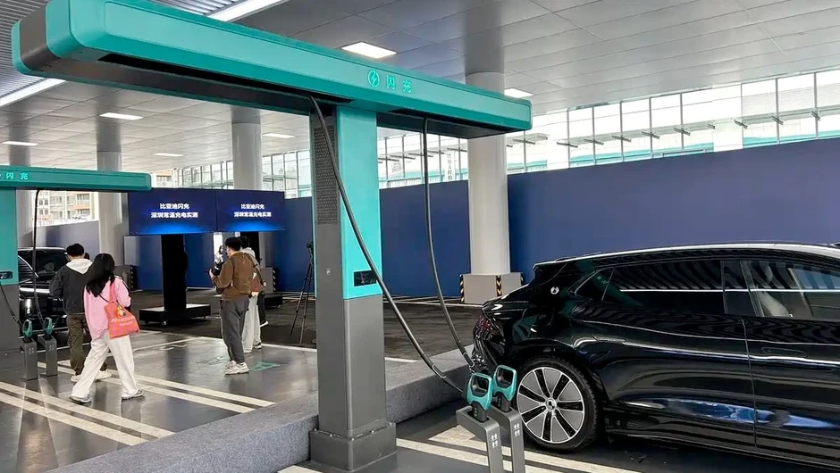 Phát minh của Trung Quốc làm rung chuyển ngành xe điện: sạc nhanh như đổ xăng, sắp có mặt tại Việt Nam? Phát minh của Trung Quốc làm rung chuyển ngành xe điện: sạc nhanh như đổ xăng, sắp có mặt tại Việt Nam?