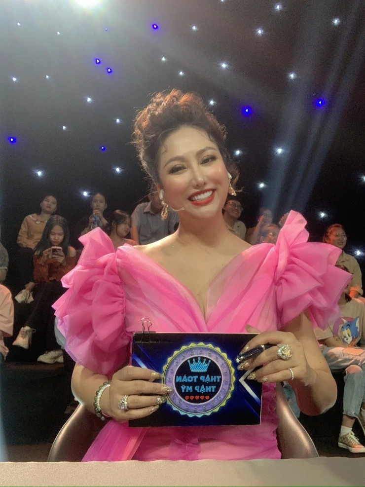 Phi Thanh Vân trải lòng về góc khuất showbiz sau loạt scandal ma túy: Đừng nhìn hiện tượng bên ngoài để phán xét