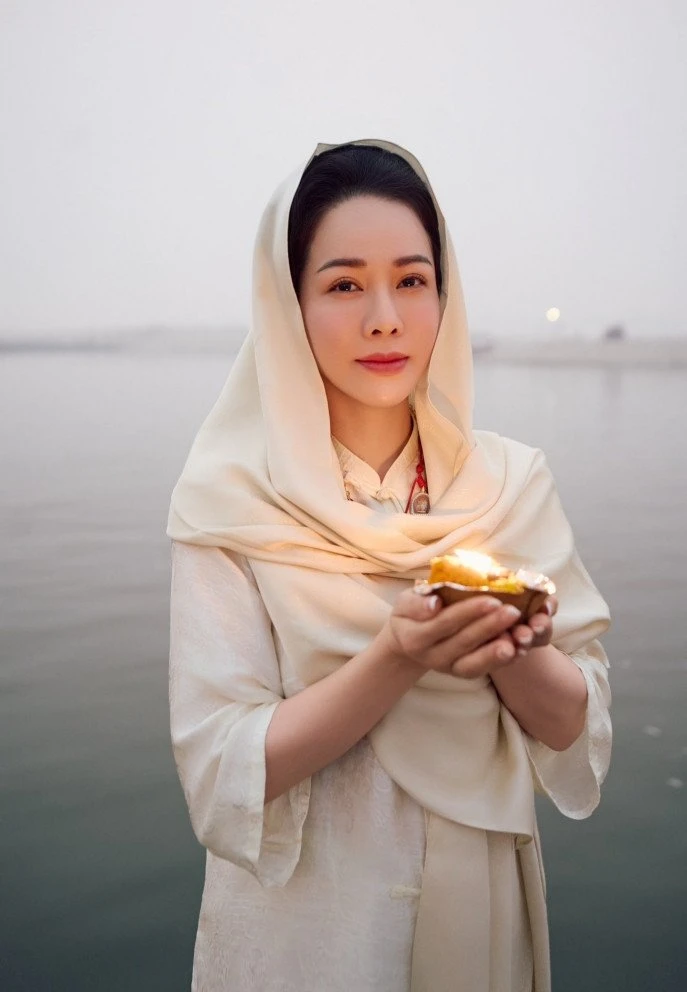 Phú bà showbiz Nhật Kim Anh ở biệt thự 200m2, tu tập và giấu kín tình yêu
