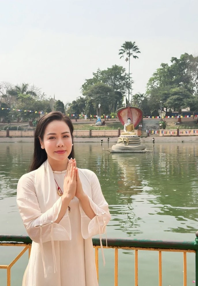 Phú bà showbiz Nhật Kim Anh ở biệt thự 200m2, tu tập và giấu kín tình yêu