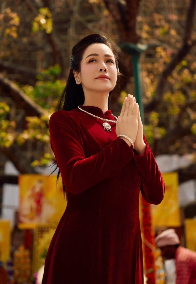Phú bà showbiz Nhật Kim Anh ở biệt thự 200m2, tu tập và giấu kín tình yêu