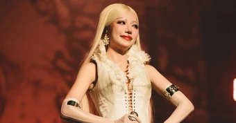Phùng Khánh Linh đã đổi đời: Concert cháy vé, fan tranh từng suất tham dự