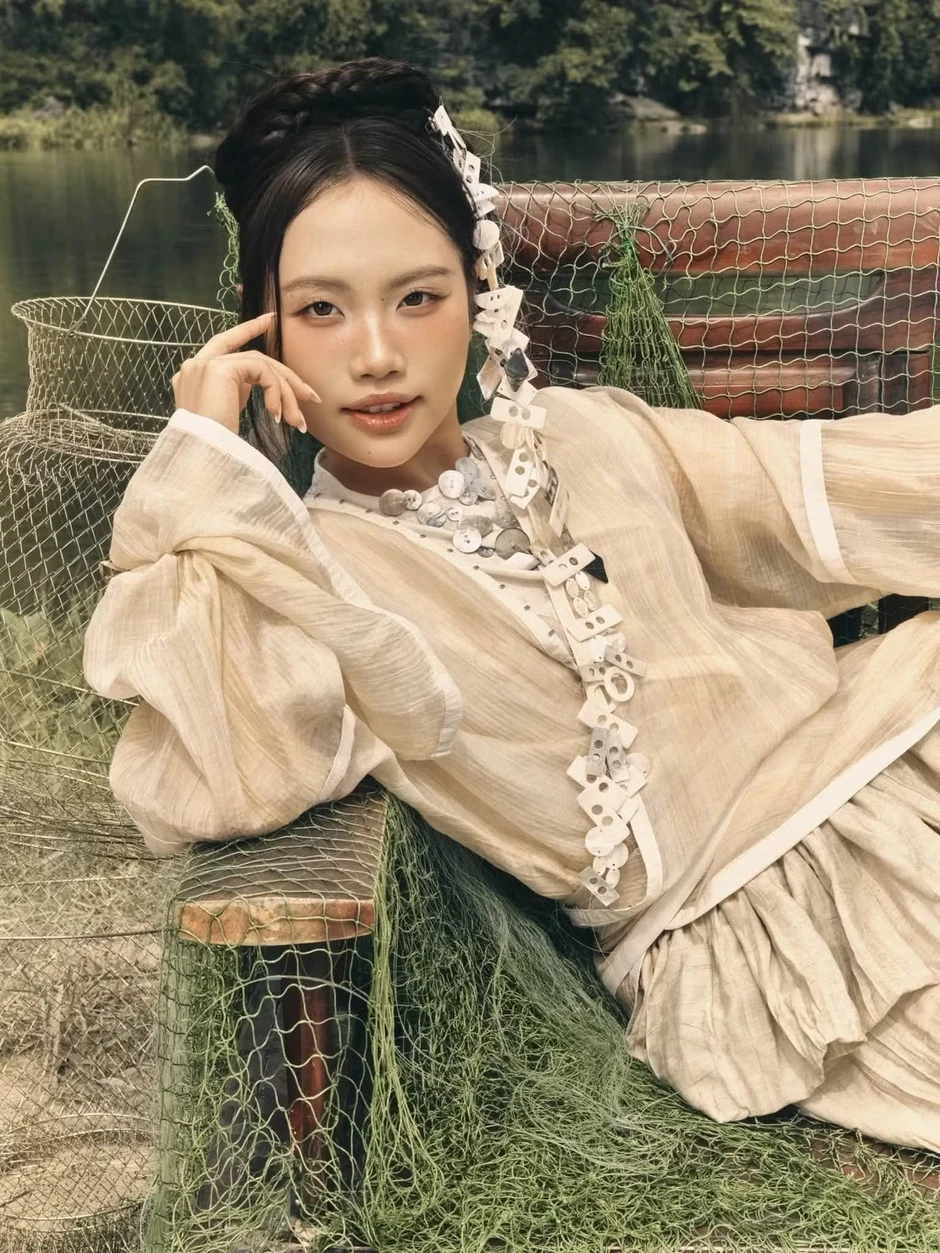 Phương Mỹ Chi bị lật đổ Phương Mỹ Chi bị lật đổ