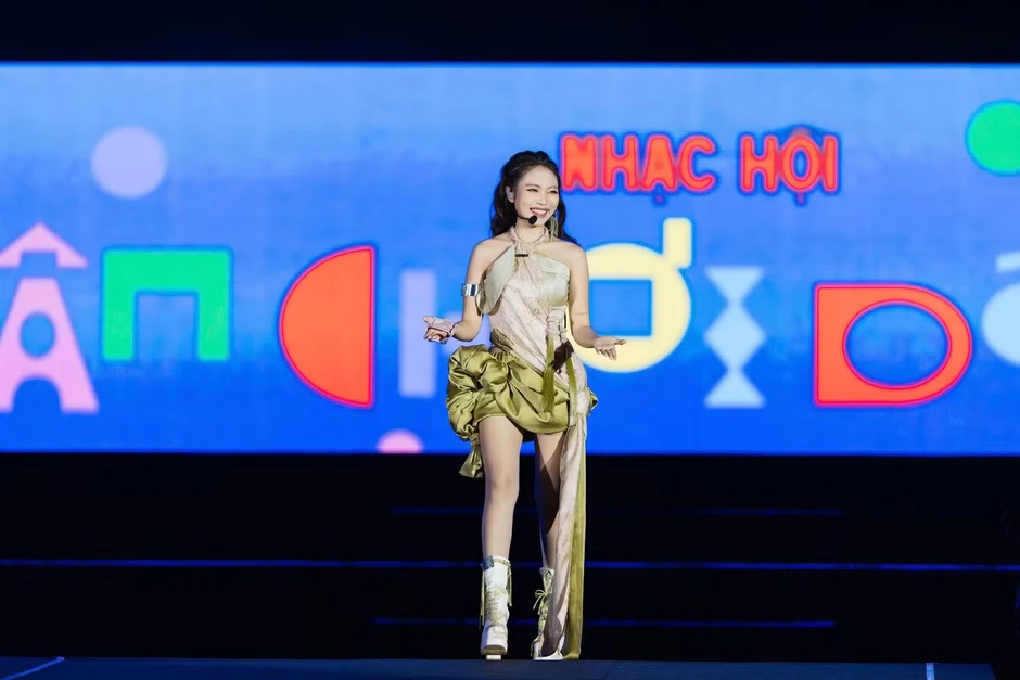 Phương Mỹ Chi làm đám cưới ở TPHCM, 5.000 khán giả đến dự Phương Mỹ Chi làm đám cưới ở TPHCM, 5.000 khán giả đến dự
