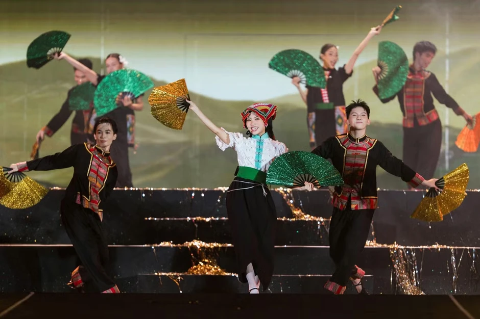 Phương Mỹ Chi làm đám cưới ở TPHCM, 5.000 khán giả đến dự Phương Mỹ Chi làm đám cưới ở TPHCM, 5.000 khán giả đến dự