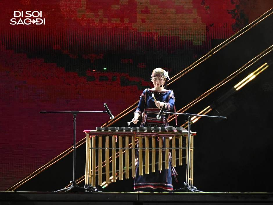 Phương Mỹ Chi "vạ miệng" với giảng viên thanh nhạc đắt show nhất Việt Nam