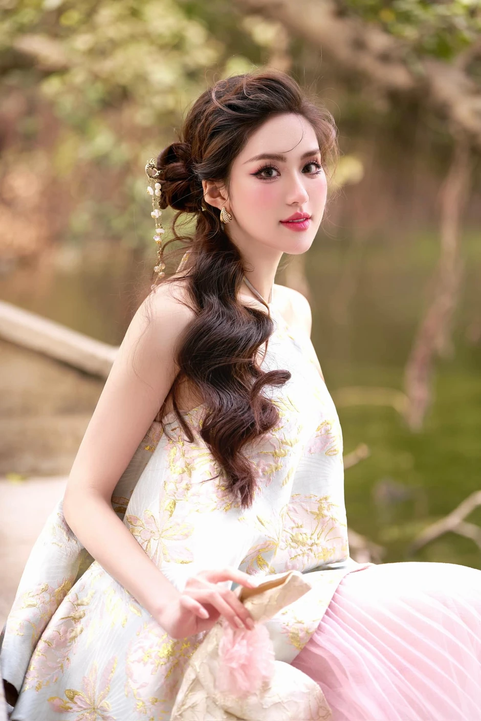 Phương Oanh - Tân Miss World Vietnam là ai?