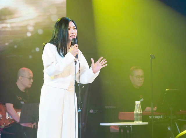 Phương Thanh tái sinh bản hit đình đám của Tùng Dương Phương Thanh tái sinh bản hit đình đám của Tùng Dương