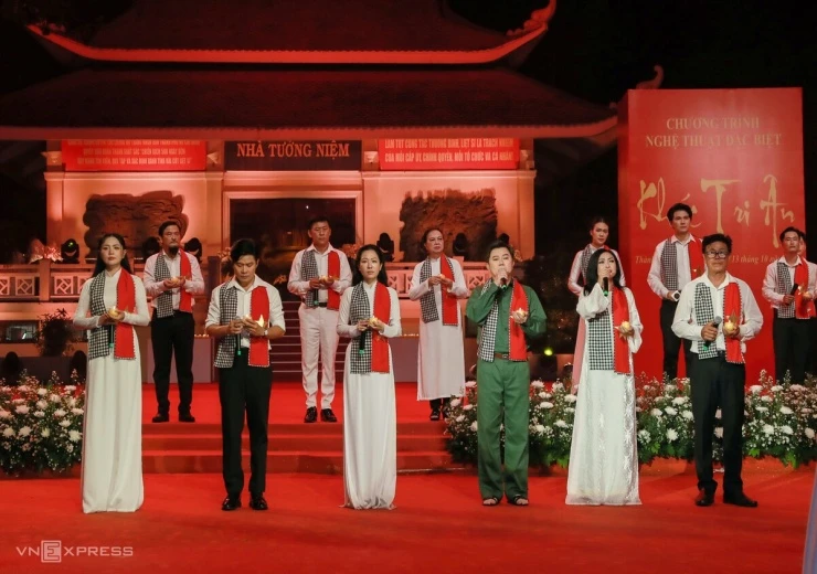 Phút lắng đọng ở đêm nghệ thuật Khúc tri ân
