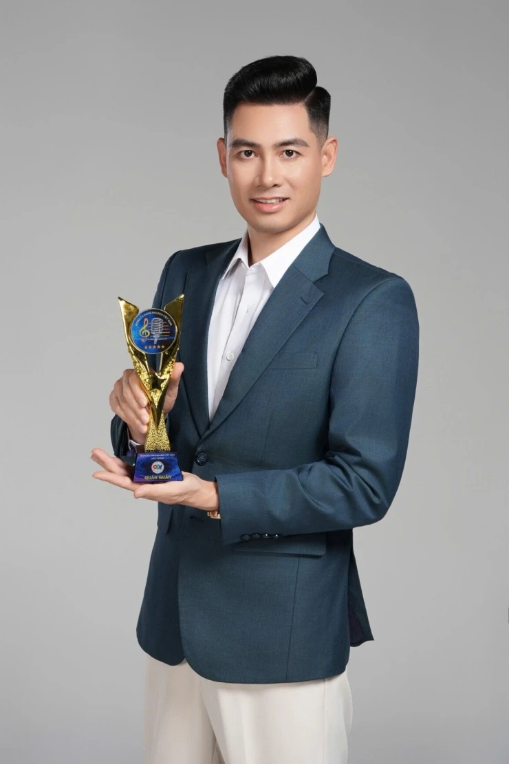 Quán quân Giọng ca vàng Bolero từng thi trượt đại học, đi xuất khẩu lao động