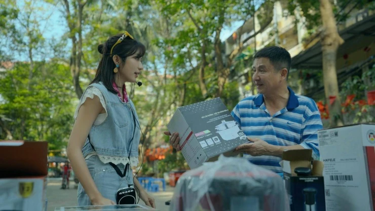 Quang Sự làm bố đơn thân khó tính, chi li tiền nong trong phim mới
