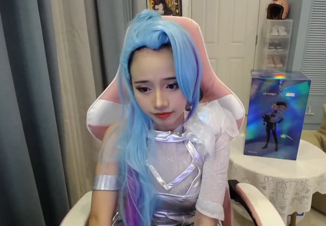 Quên đi những màn biến hình này, hình ảnh hiện tại của các hot streamer cực rạng rỡ!