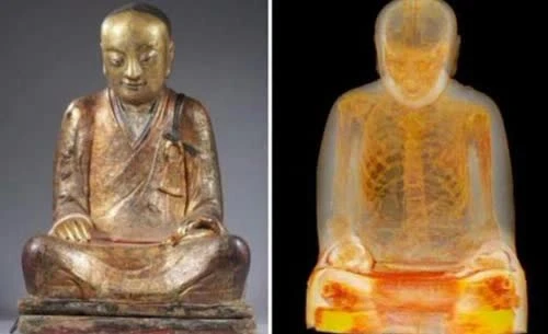 Quét CT bên trong pho tượng Phật 1.000 năm tuổi, phát hiện xác ướp nhà sư với ruột gan biến mất, thay bằng những mảnh giấy nhỏ đầy mật mã bí ẩn