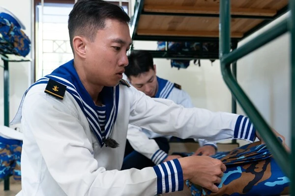 Quốc Trường, Minh Trang lộ thiếu sót trong Sao nhập ngũ Quốc Trường, Minh Trang lộ thiếu sót trong Sao nhập ngũ