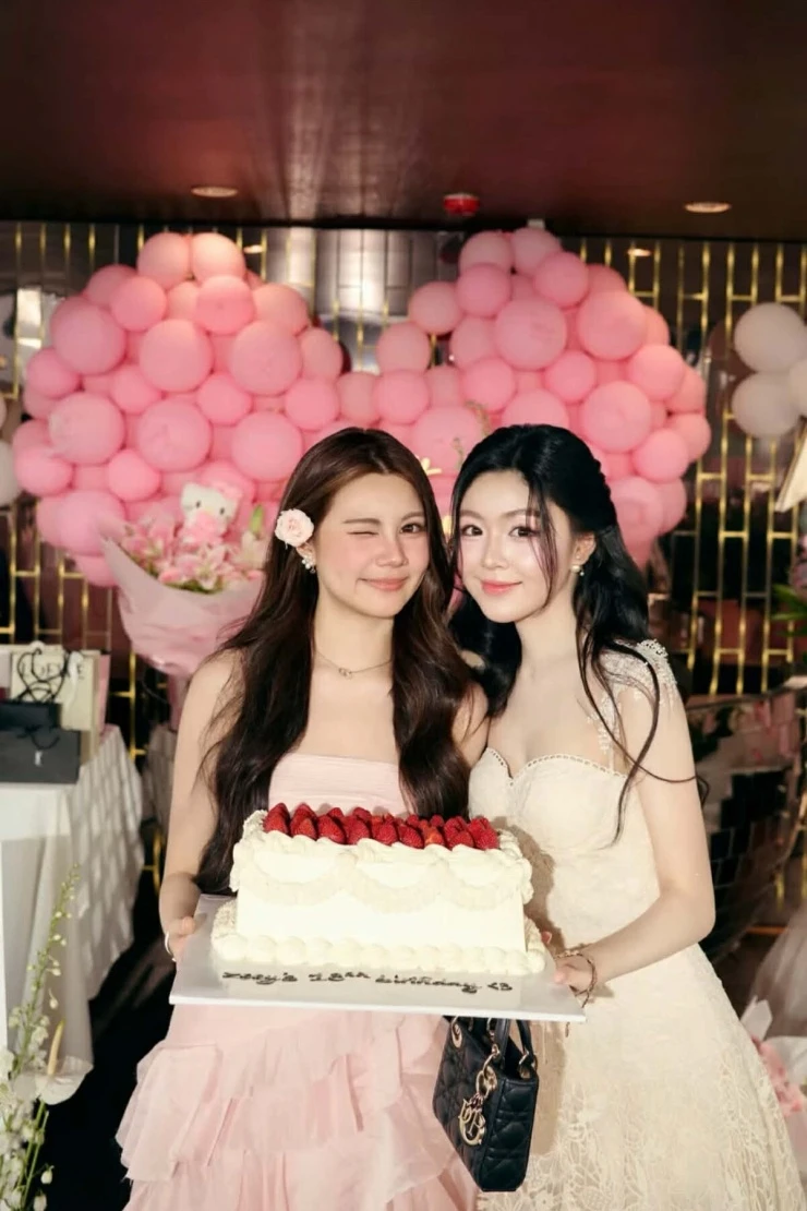 Quyền Linh làm tiệc trên du thuyền mừng sinh nhật con gái