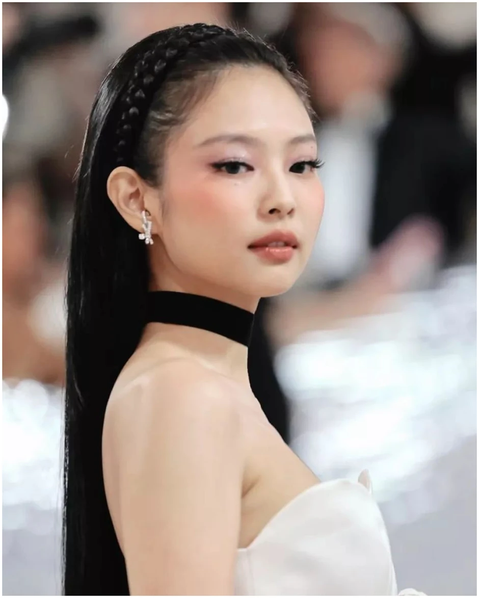 Rộ tin Jennie (BLACKPINK) vừa bắt gỡ video khiến cô lộ vóc dáng thật, đọc comment mà không tin nổi Rộ tin Jennie (BLACKPINK) vừa bắt gỡ video khiến cô lộ vóc dáng thật, đọc comment mà không tin nổi
