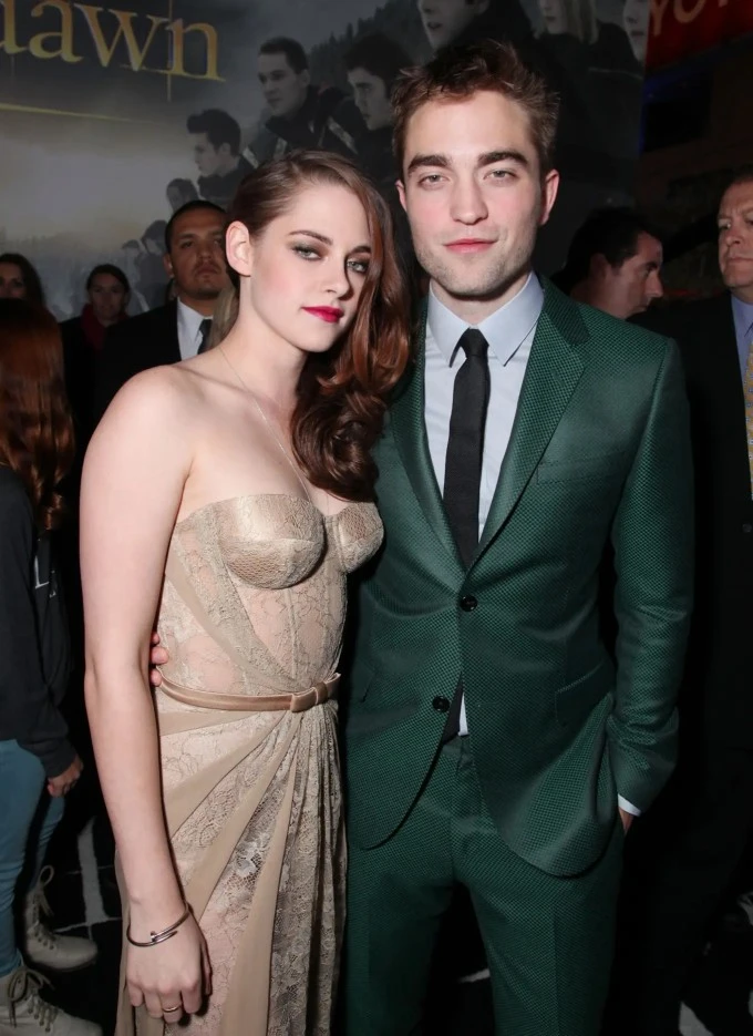 Robert Pattinson bị cho là đá xéo Kristen Stewart