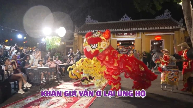 Sân khấu “Bố ơi mình đi đâu thế?” ở Hội An đổ sập vì mưa gió