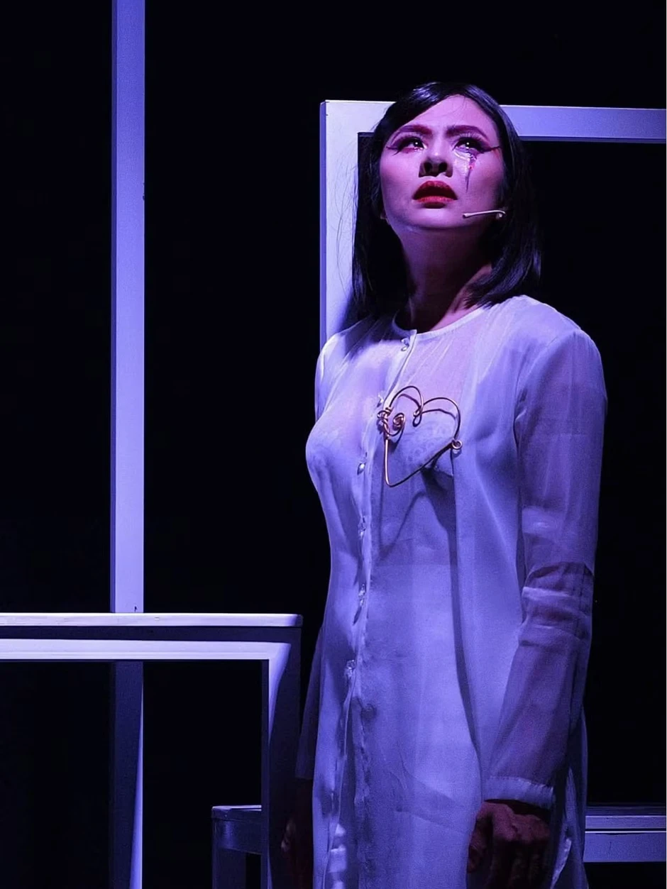Sân khấu Thiên Đăng đóng cửa, NSƯT Thành Lộc và dàn nghệ sĩ khóc chia tay