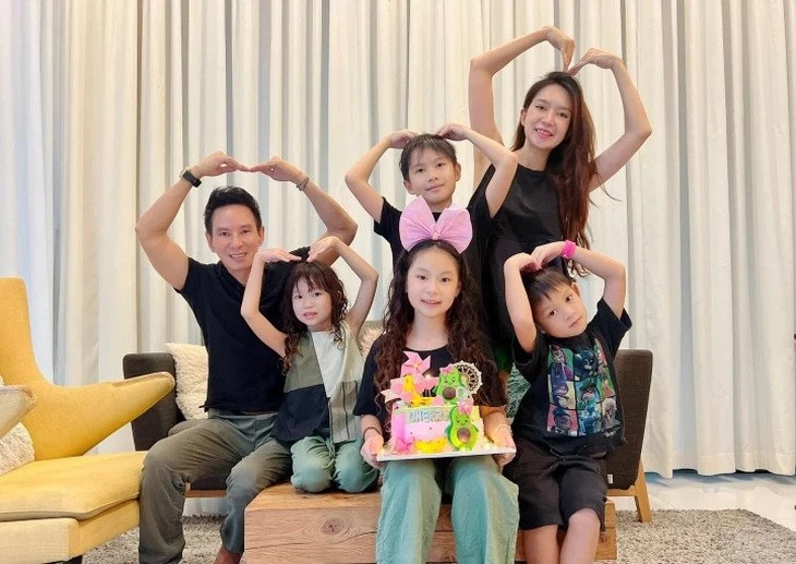Sao nam Việt đông con nhất: Người làm cha tuổi 49, người 5 con với 3 đời vợ Sao nam Việt đông con nhất: Người làm cha tuổi 49, người 5 con với 3 đời vợ