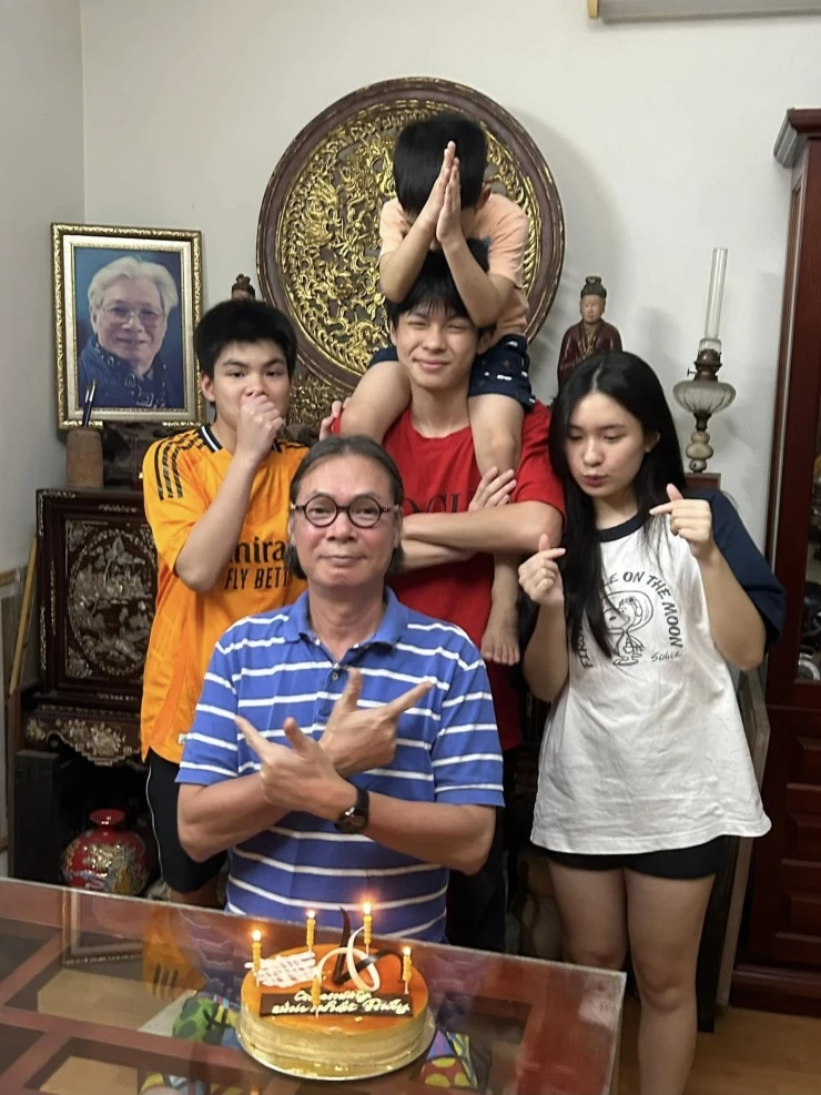 Sao nam Việt đông con nhất: Người làm cha tuổi 49, người 5 con với 3 đời vợ Sao nam Việt đông con nhất: Người làm cha tuổi 49, người 5 con với 3 đời vợ