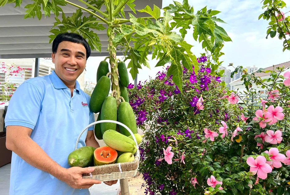 Sao Vbiz đợi đến 3h sáng để xin cháo thừa nay ở biệt thự triệu đô, gây tranh cãi khi chi 8 tỷ đồng mua 1 thứ cho con gái