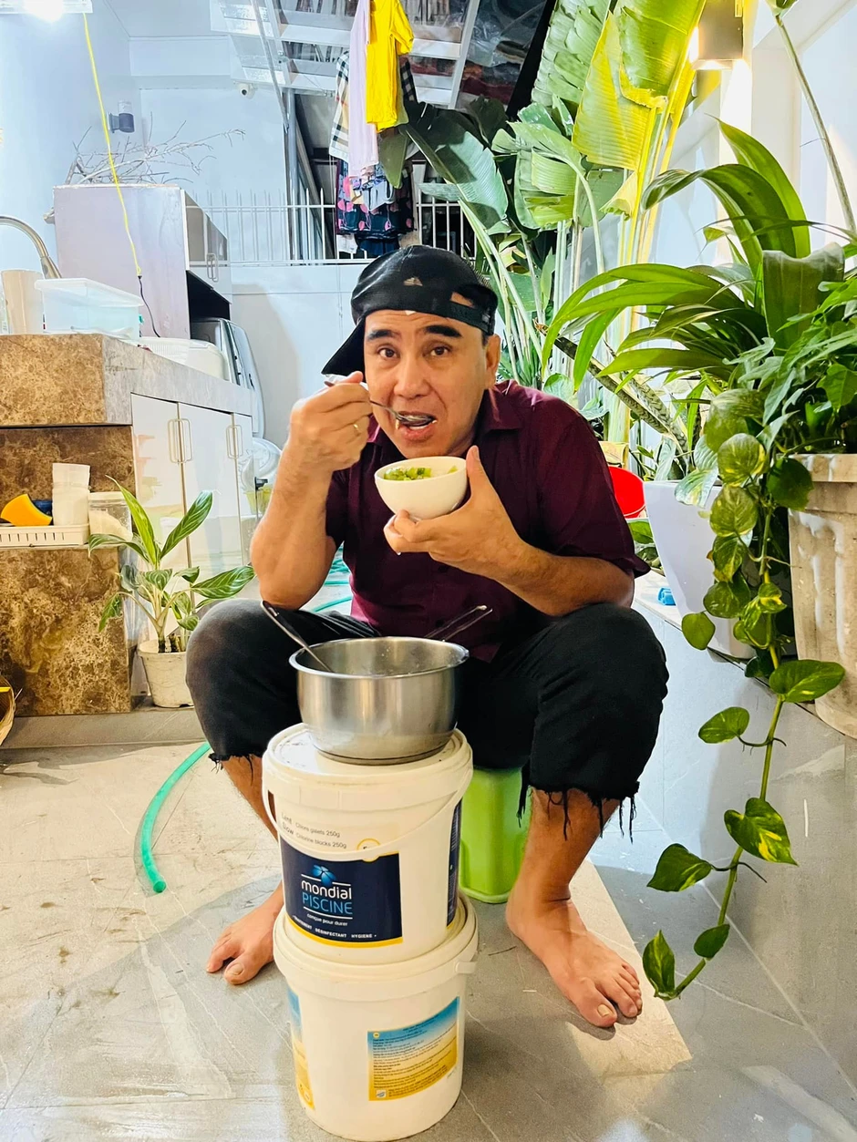 Sao Vbiz đợi đến 3h sáng để xin cháo thừa nay ở biệt thự triệu đô, gây tranh cãi khi chi 8 tỷ đồng mua 1 thứ cho con gái