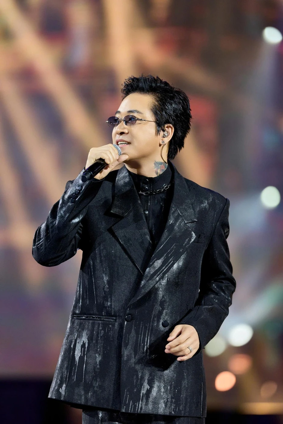 Sao Việt hạng A ra vào bệnh viện như cơm bữa, làm show lỗ 2.5 tỷ