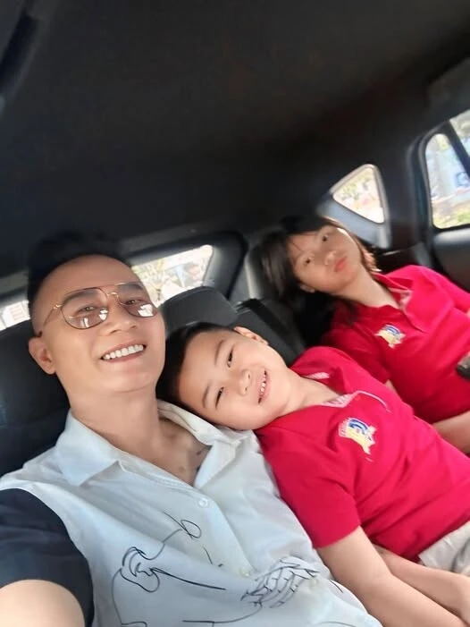 Sao Việt nô nức đưa con đi khai giảng năm học mới