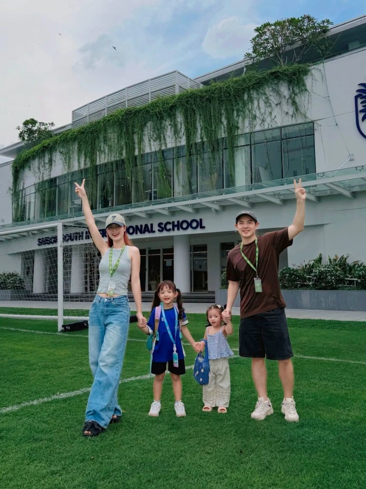 Sao Việt nô nức đưa con đi khai giảng năm học mới