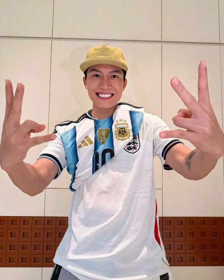 Sao Việt vỡ oà khi Messi và Argentina ngược dòng hạ Anh vào chung kết World Cup