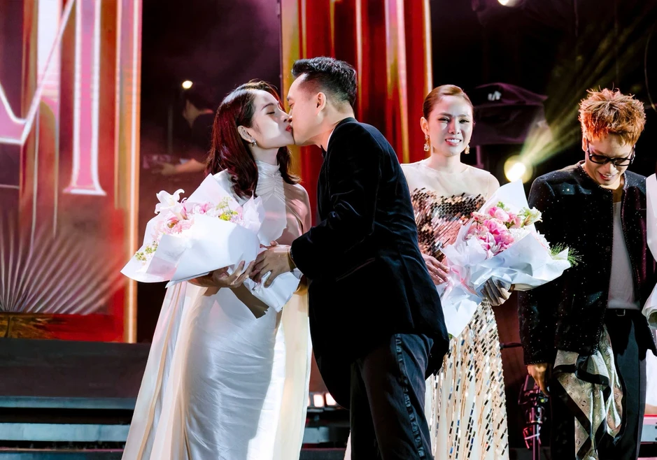 Sara Lưu - vợ Dương Khắc Linh mang thai song sinh lần 2 Sara Lưu - vợ Dương Khắc Linh mang thai song sinh lần 2