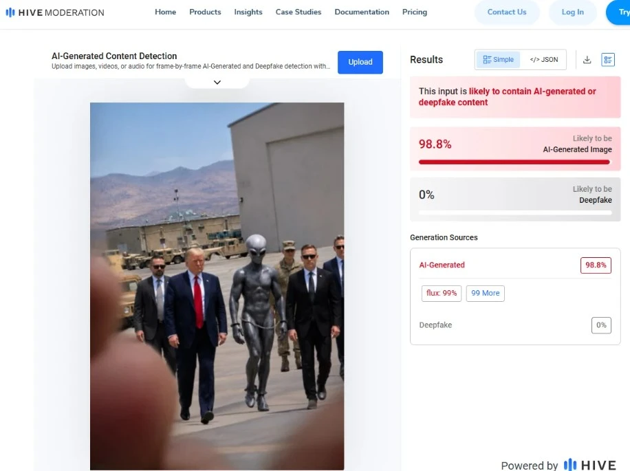 Sau hồ sơ UFO của Bộ Chiến tranh Mỹ, ông Trump bất ngờ đăng ảnh “người ngoài hành tinh”: Thực hư ra sao?