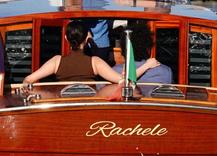 Selena Gomez và chồng du ngoạn Venice