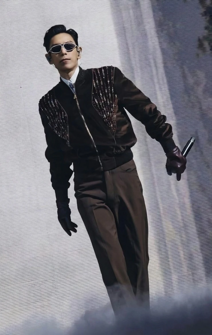 Seungri vướng đơn tố cáo hành hung, T.O.P hủy show giữa lúc BIGBANG kỷ niệm 20 năm