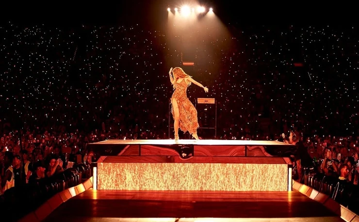 Shakira nhắc chuyện chia tay Pique khi trở lại Tây Ban Nha Shakira nhắc chuyện chia tay Pique khi trở lại Tây Ban Nha