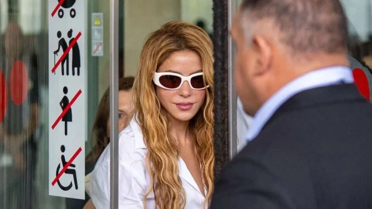 Shakira và Pique gặp nhau ở tòa sau bốn năm chia tay Shakira và Pique gặp nhau ở tòa sau bốn năm chia tay