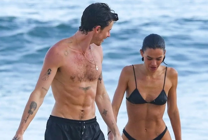 Shawn Mendes âu yếm bạn gái mới trên bãi biển