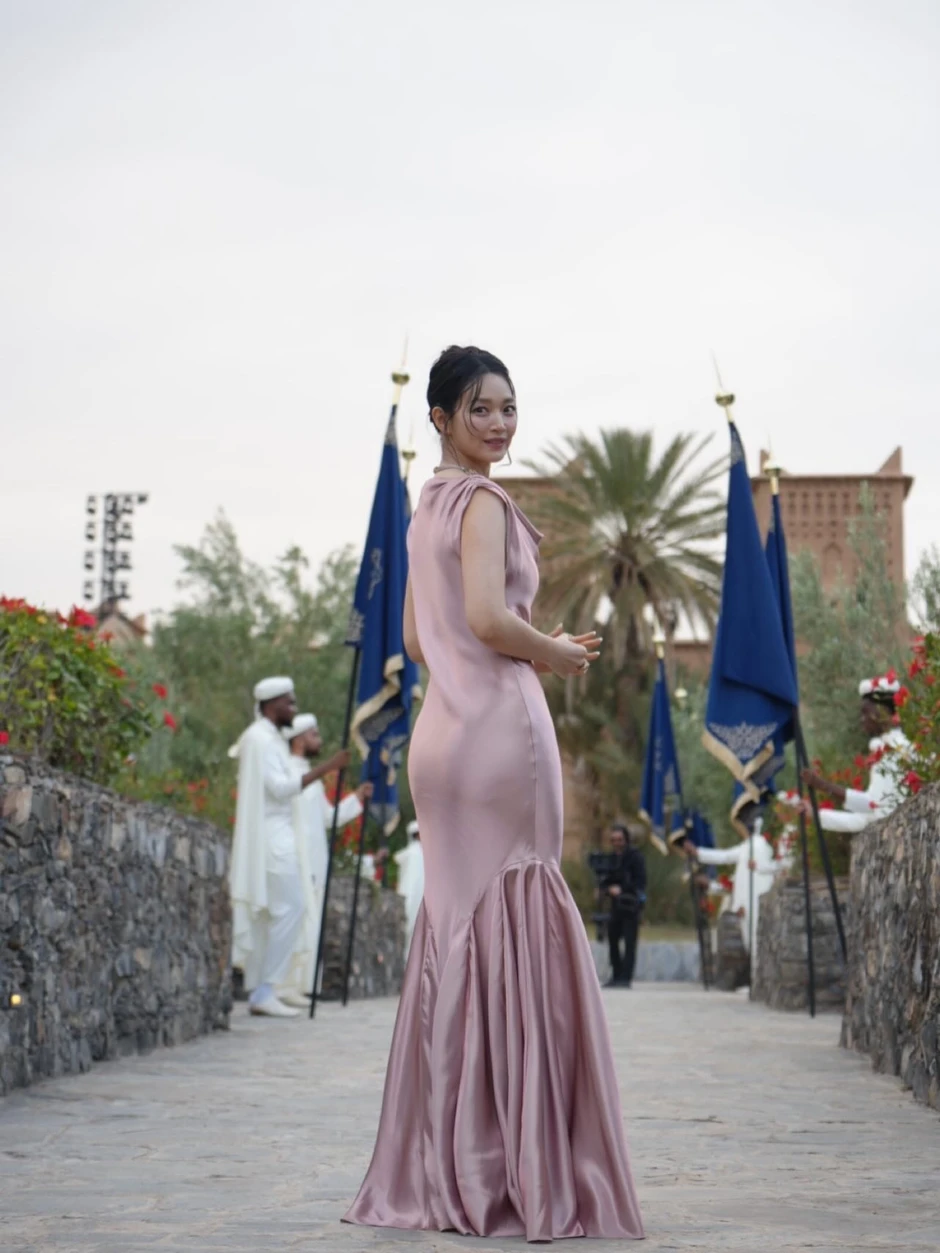 Shin Min Ah hóa “nữ thần giáng thế” ở sự kiện cao cấp tại Maroc: Khoe body bốc lửa xứng đáng phong thần, nhìn xuống hông quả táo mà sốc
