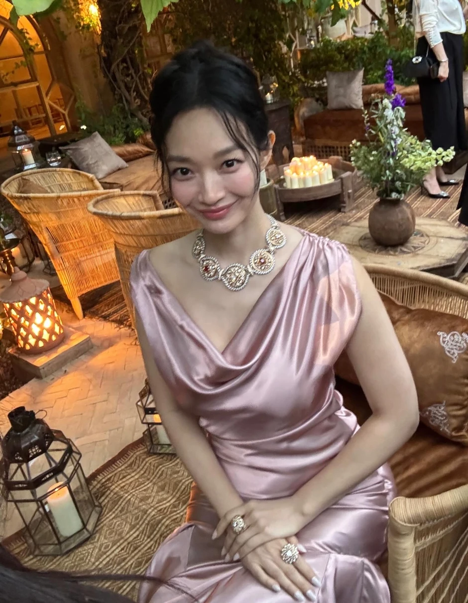 Shin Min Ah hóa “nữ thần giáng thế” ở sự kiện cao cấp tại Maroc: Khoe body bốc lửa xứng đáng phong thần, nhìn xuống hông quả táo mà sốc