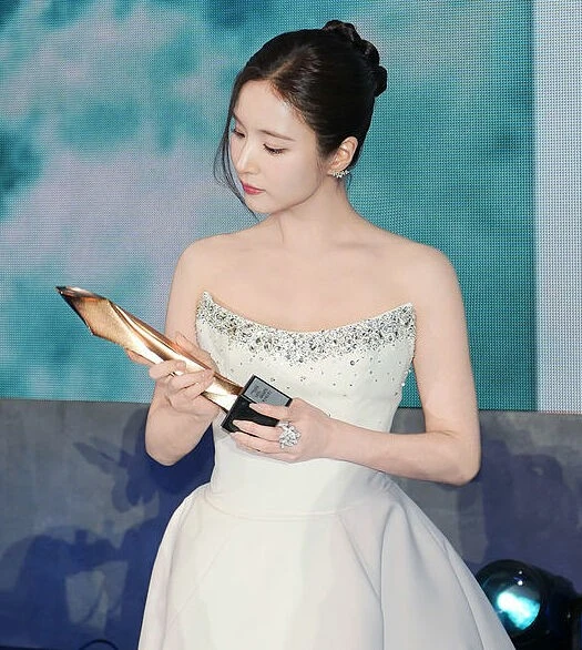 Shin Se Kyung: Từng diễn xuất nhạt, đơ trước khi gây bất ngờ tại Baeksang
