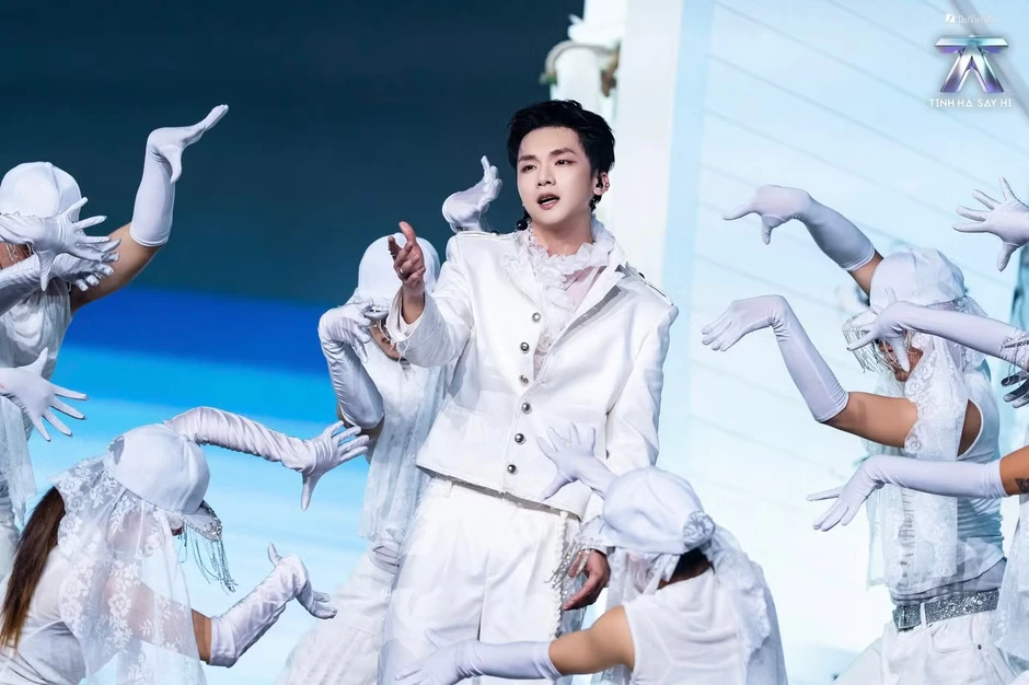 Show Anh trai bay sạch vé sau 45 phút, giá cao nhất 50 triệu đồng Show Anh trai bay sạch vé sau 45 phút, giá cao nhất 50 triệu đồng