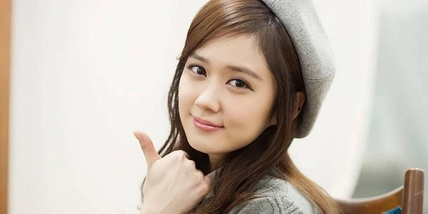 Showbiz có mỹ nhân là ngoại lệ của tuổi tác, vì một câu nói mà bị cấm sóng