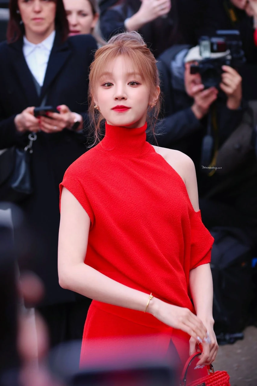 Showbiz có mỹ nhân là tiểu thư giới thượng lưu kín tiếng đi hát Showbiz có mỹ nhân là tiểu thư giới thượng lưu kín tiếng đi hát