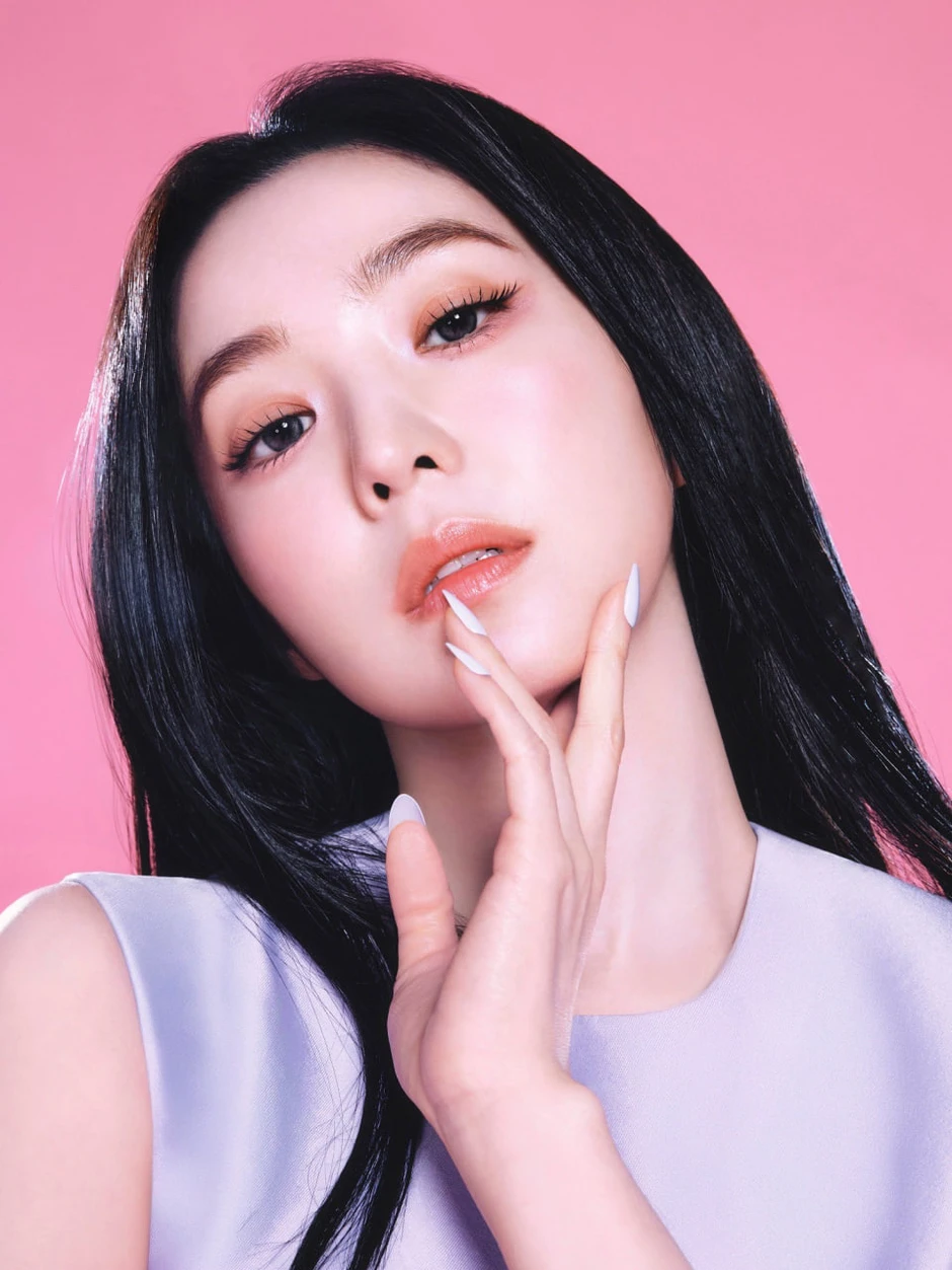 Showbiz kiếm đỏ mắt cũng không ra ngũ quan hoàn hảo như mỹ nhân này
